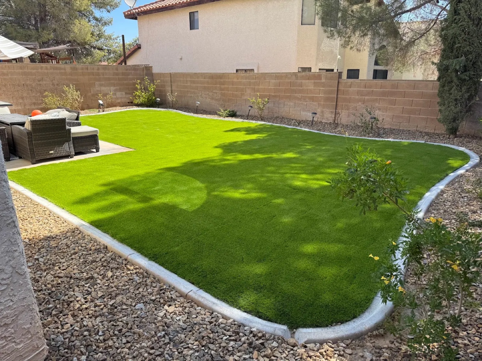 Clean turf with gravel landscaping border in Las Vegas